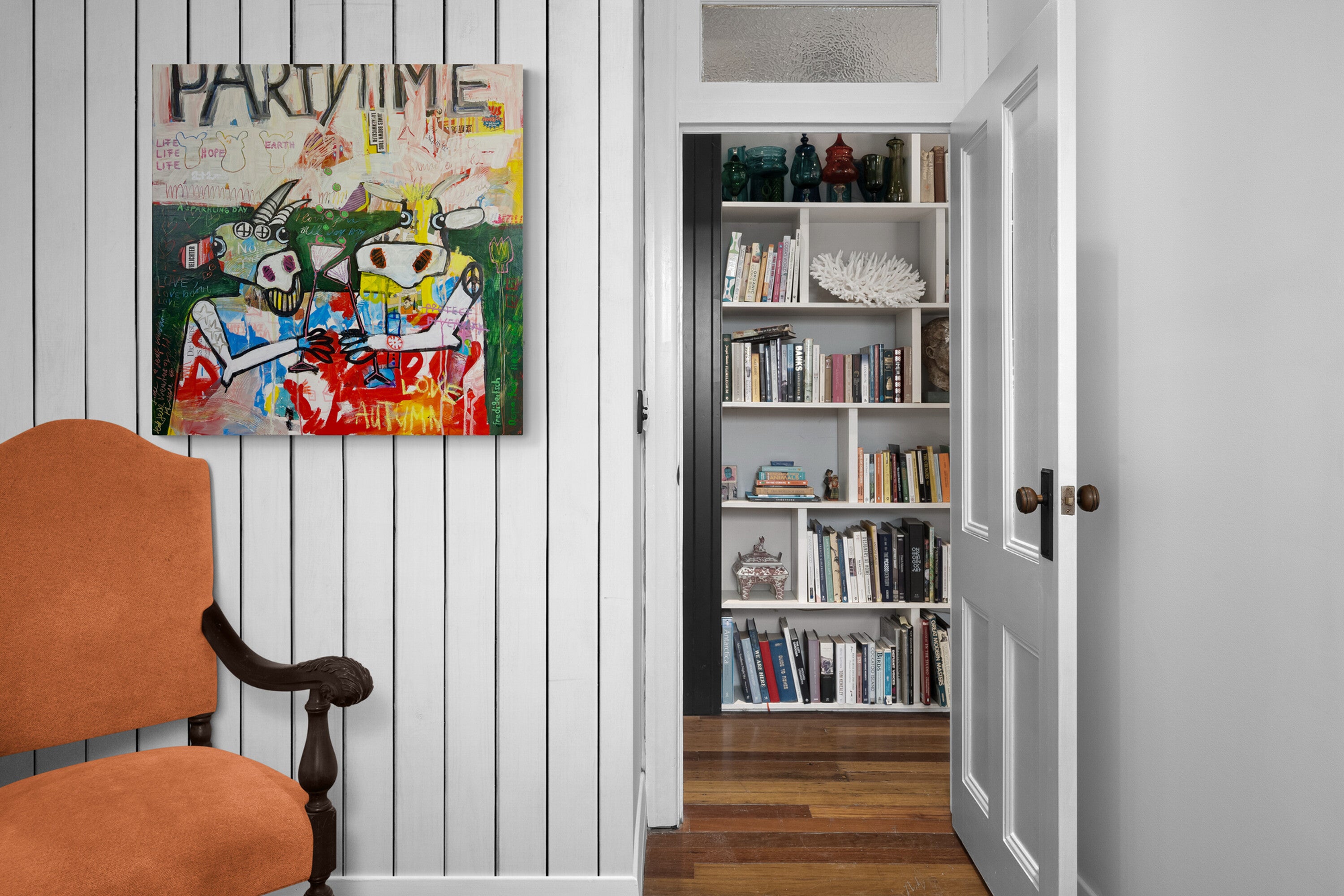 Pop Art Kühe 80x80cm Party Time, zwei Kühe zuprosten Basquiat Stil Street Art, Lebensfreude Herbstliebe, Mixed Media Leinwand Original Fredi Gertsch, in Wohnraum Bibliothek
