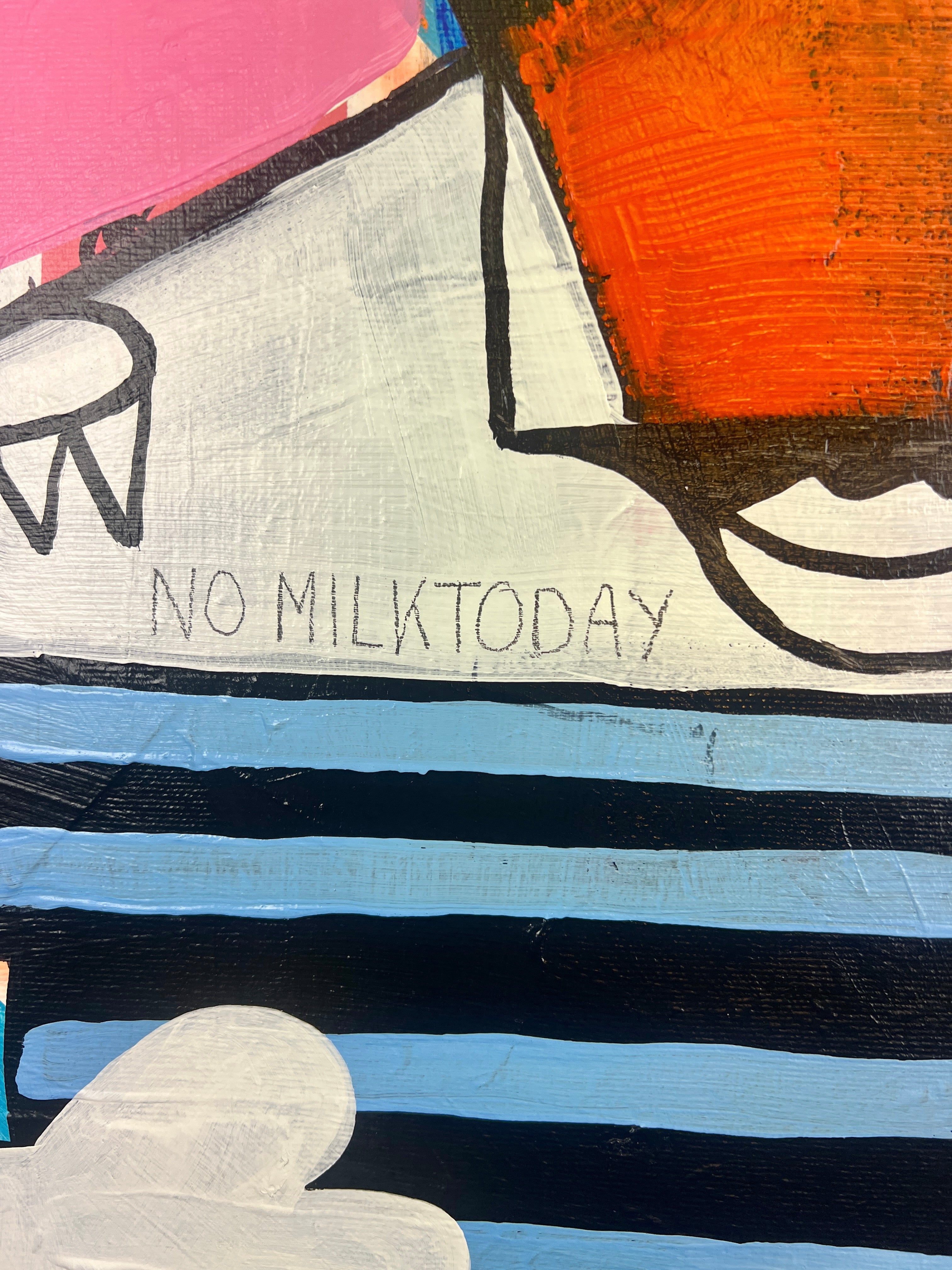 Pop Art 60x80cm No Milk Today, modische Kuh Basquiat-Kronen Peace-Zeichen gestreiftes Leibchen geblümte Hosen Vegan-Statement, Nachhaltigkeit Rebellion, Acryl Leinwand Original Fredi Gertsch, Detailansicht Schrift