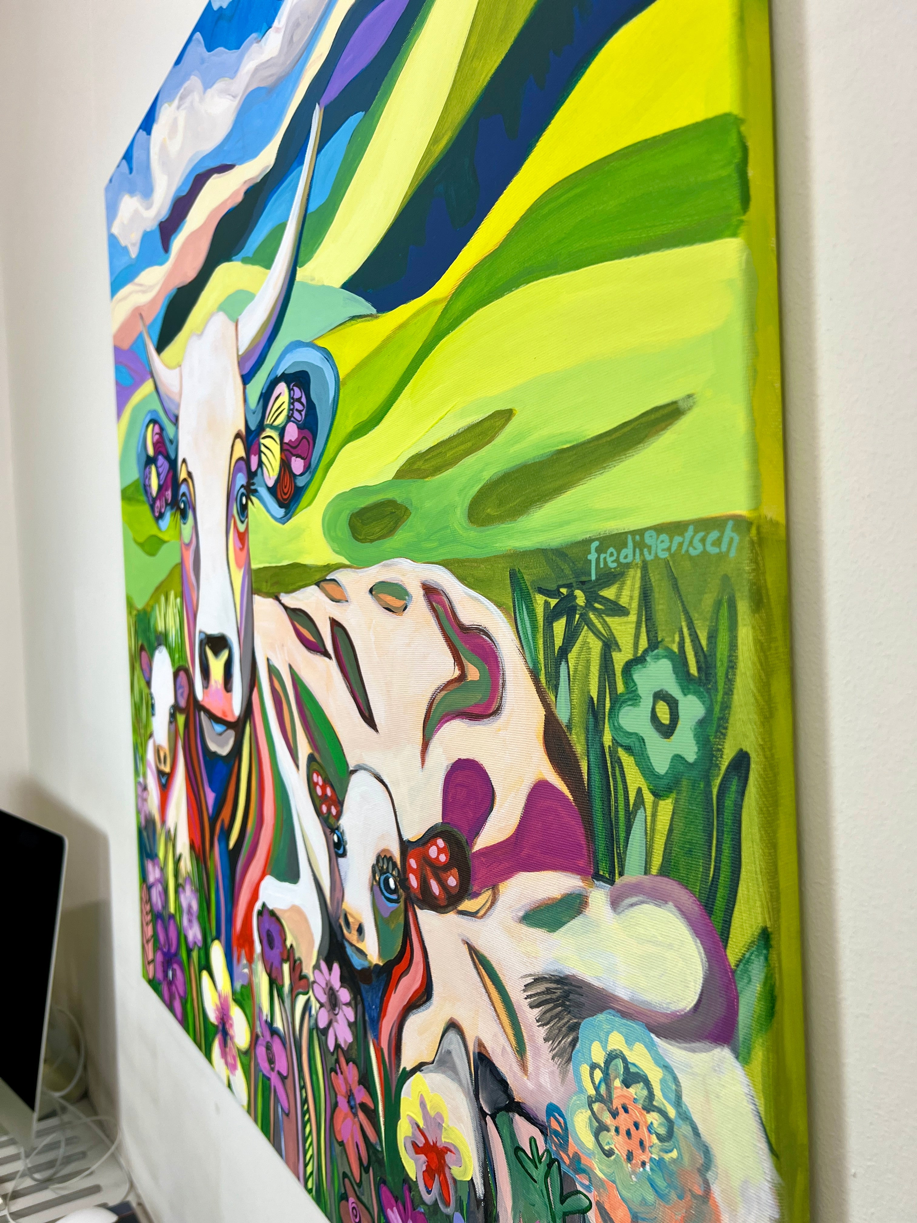 Pop Art Kuh 100x100cm BabyMum Blumenwiese, Kuh zwei Kälbchen Hügellandschaft Wolken, Familie Geborgenheit, Acryl Leinwand Original Fredi Gertsch, Seitenansicht