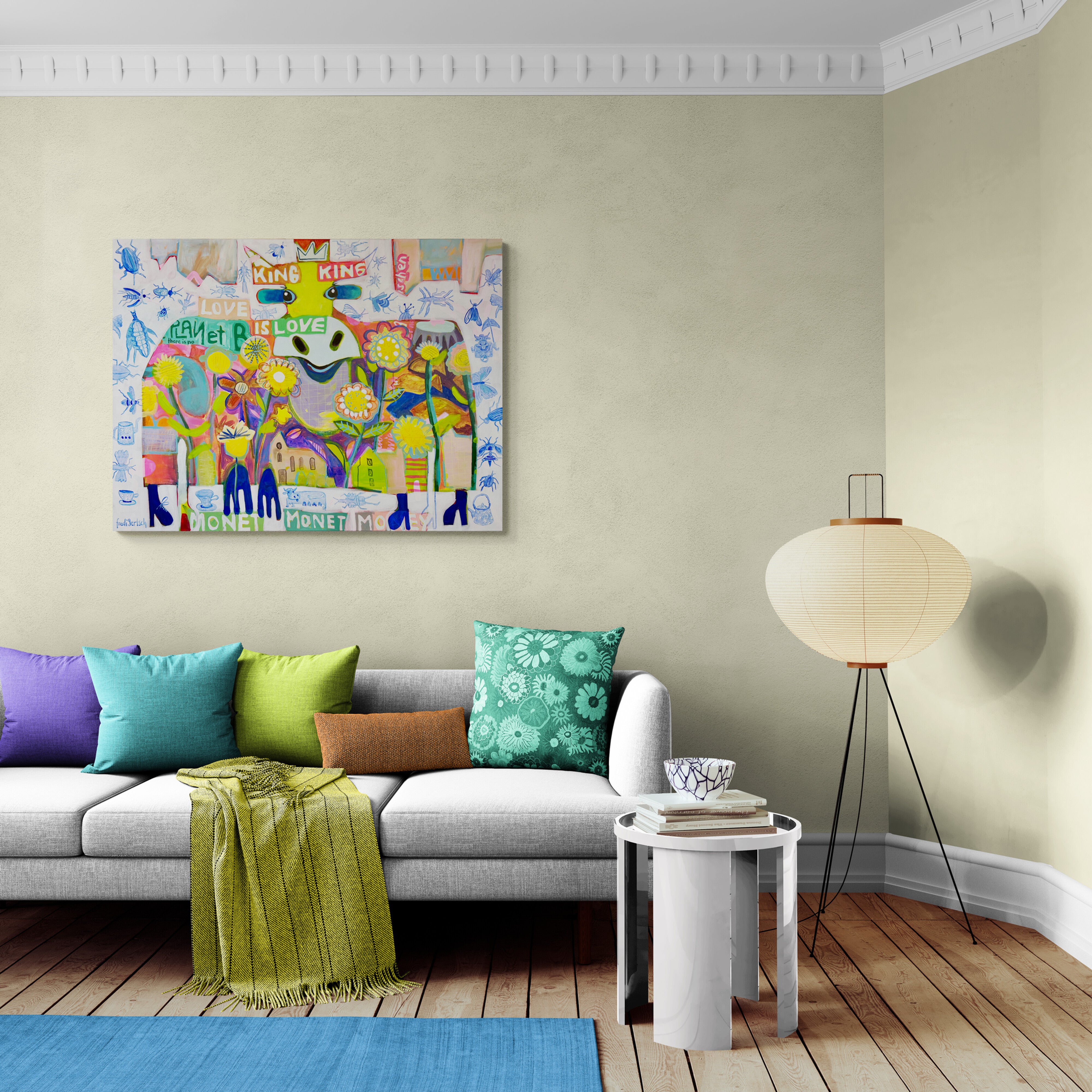 Pop Art Kuh 120x90cm Flower Power Baby, grosse Kuh Blumen blaue Insekten Biodiversität, Nachhaltigkeit Natur, Acryl Leinwand Original Fredi Gertsch, in Wohnraum über Sitzgruppe.