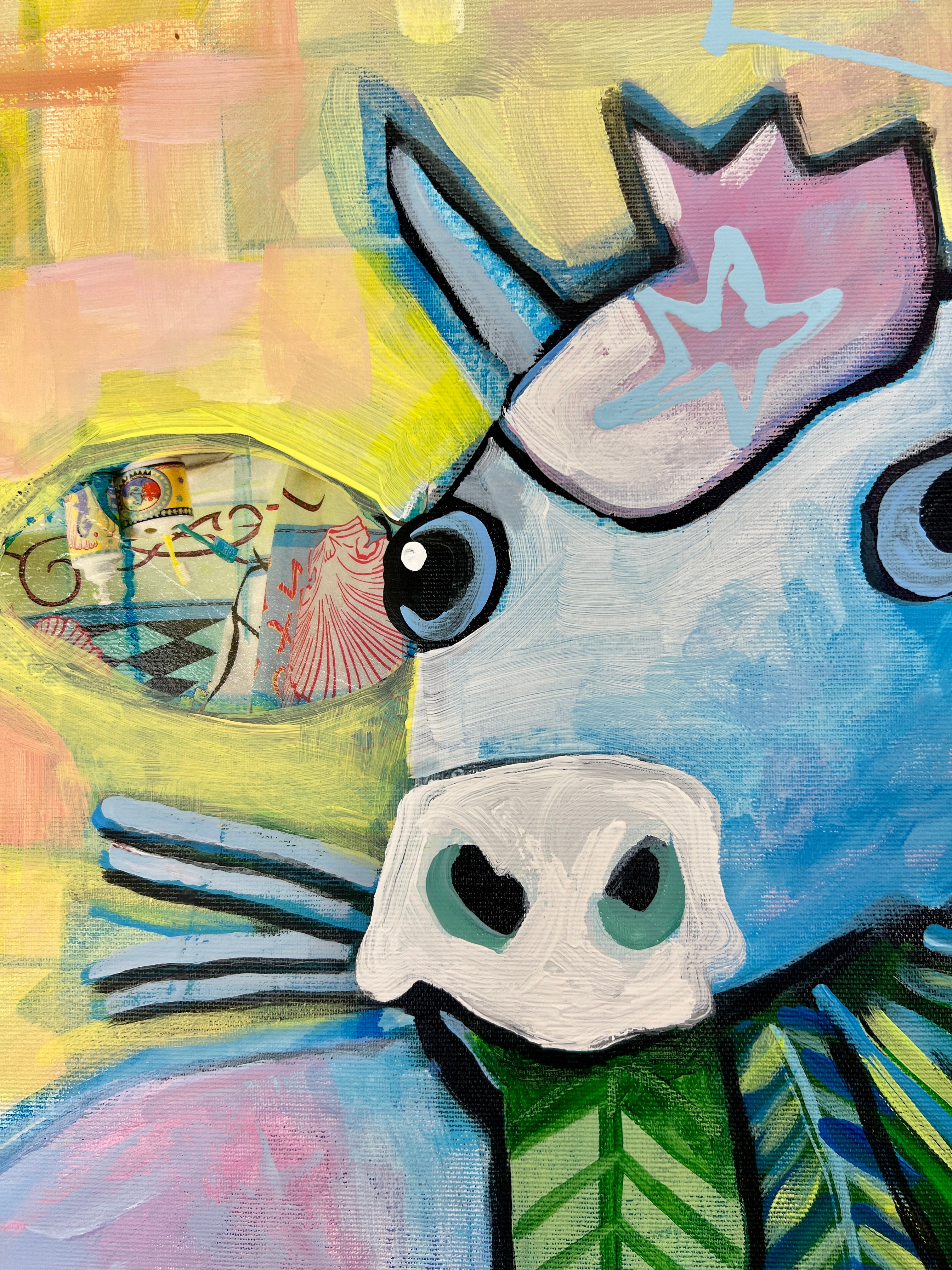 Pop Art 80x100cm Flower Power Baby, blaue Baby-Kuh Peace-Zeichen Basquiat-Krone bunte Blumen Hippie 60er 70er Frieden Liebe, Acryl Collage Leinwand Original Fredi Gertsch, Detailansicht Kopf