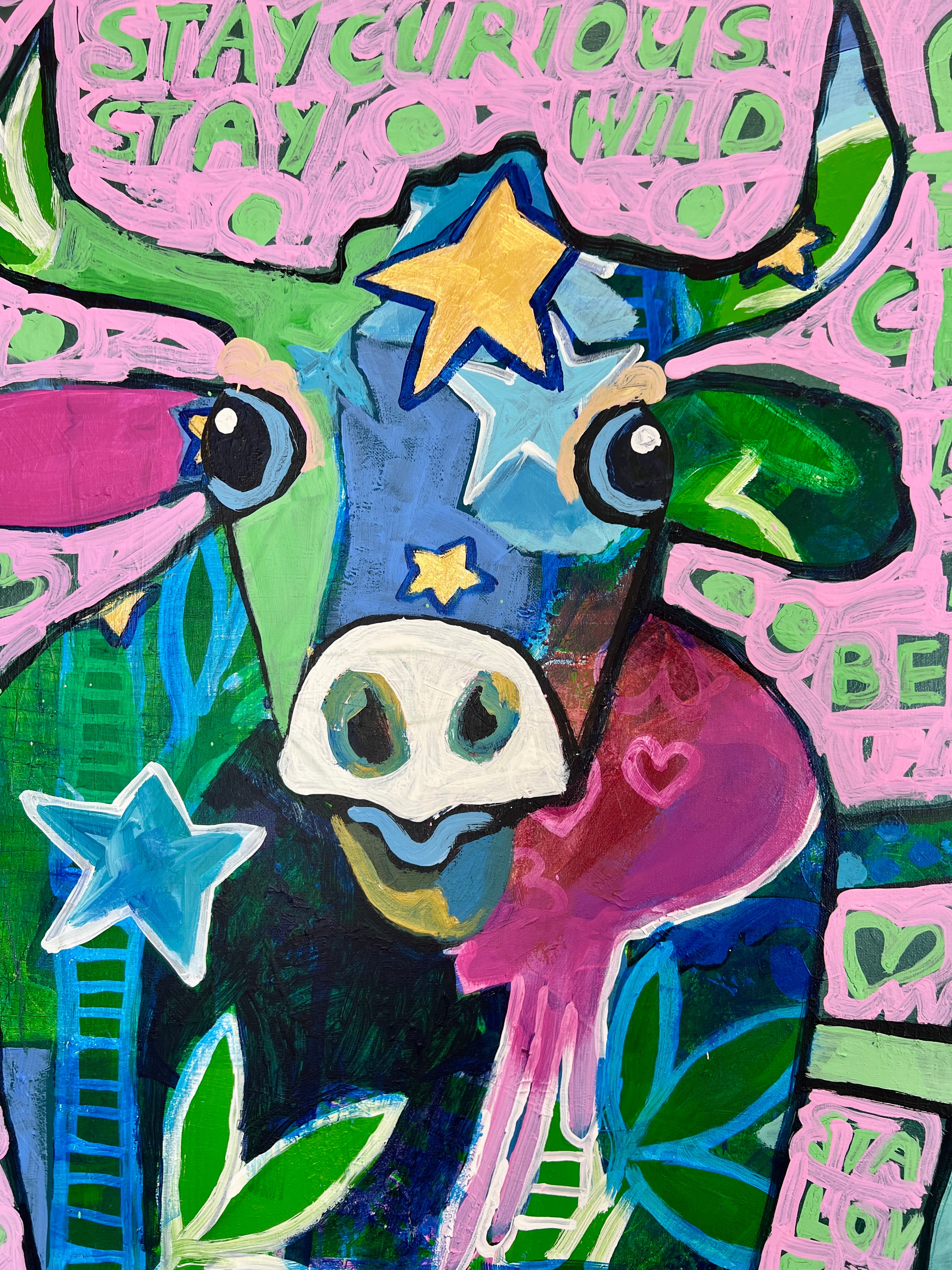 Pop Art 100x80cm Just Us Two Be You, zwei fröhliche Kühe Sterne Peace-Zeichen positive Botschaften Selbstakzeptanz Diversität Mut, Just Us Two Serie, Acryl Leinwand Original Fredi Gertsch, Detailansicht linke Kuh